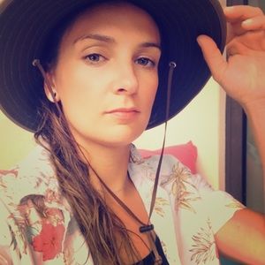 Meet your Posher, Caitlin